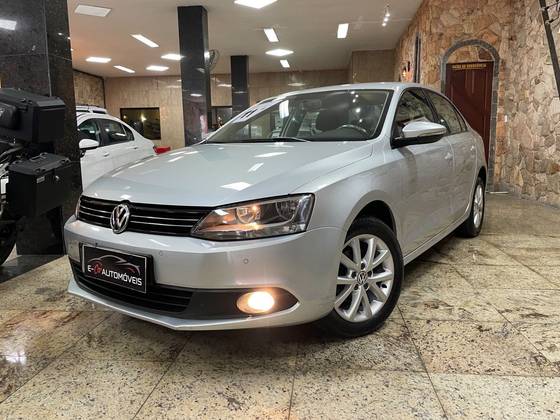 VOLKSWAGEN JETTA 2.0 COMFORTLINE FLEX 4P MANUAL